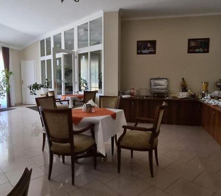 Bed and Breakfast Korona Panzio Hatvan Exteriér fotografie